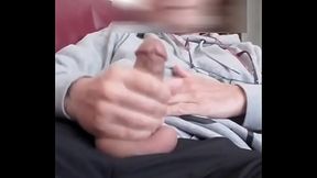 une bonne branlette de ma grosse bite, belle &eacute_jaculation cr&eacute_meuse,