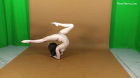 Petite Ballerina Rima Soroka shows off her big ass