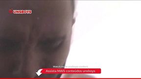 era apenas um encontro entre amigos, mas ele acabou dando o cuzinho pra amiga dominadora - assista mais videos na subscricao unsboys