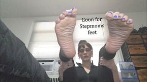 Stroke your dick and goon for Stepmoms feet