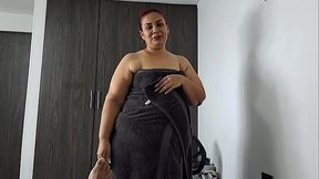 Mi madrastra toca sus grandes tetas para m&iacute_
