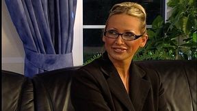 geschaftspartner gefickt um deal zu bekommen - mandy bright