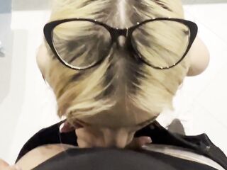 WILD FUCK IN THE WC DURING A PARTY