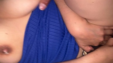 Mira como me rebotan las tetas y me sale leche de los pezones deliciosas tetas rebotando