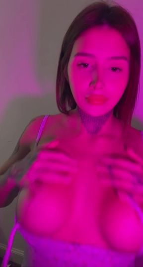 Amateur teen with big tits exposes her body for a naughty photoshoot.