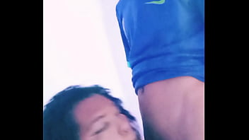 Novinho do bairro encheu minha boca de leite