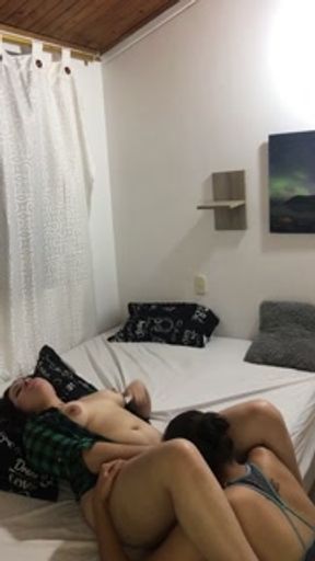 I fuck my friend and lick her pussy