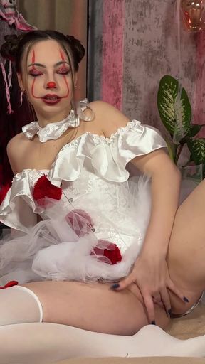 Horny Clown Girl Ellise Sneaks Into the Bedroom and Plays Until She Explodes