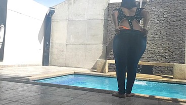 FUCKING OLD GIRL WITH NICE ASS IN THE HOTEL POOL