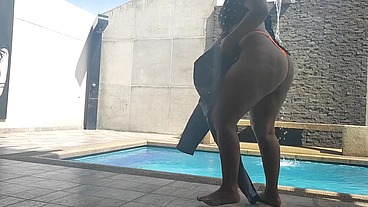 FUCKING OLD GIRL WITH NICE ASS IN THE HOTEL POOL