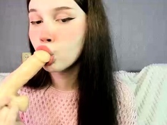 Cute amateur webcam teen girl toying pussy on webcam