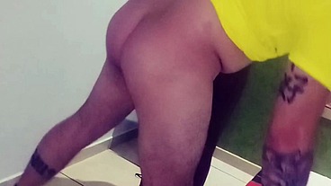 COMENU A MULHER DO MEU patrao VENDO A COPA DO MUNDO gostosa