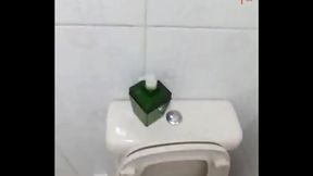 batendo uma no banheiro #3