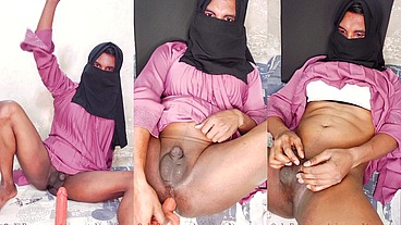 Sexy arab hijabi momina sissy fuck hard and play with her limp micro penis