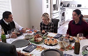 Maximus orders stepdaughter Ava to take care of Davids boner