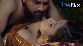 Imli Bhabhi gets a sexy surprise from Priyanka Chaurasia.