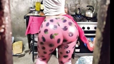 Big Ass Latina Milf Fails To Hide Her Tight Pants