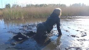 SEXY BLONDE teases you in the DIRT !