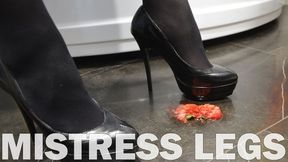 Squeeze Strawberries With High Heels And Barefoot In Nylons (MP4 HD)