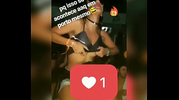 Novinha fica nua em festa em porto seguro