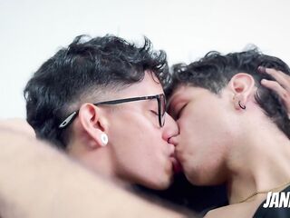 UFF I WANT TO COME!! Friends give each other a delightful handjob and eat each other with kisses