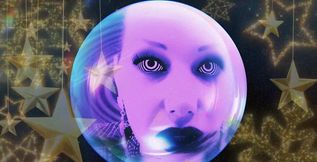 Time to Decorate the Christmas Tree! What a Strange Ball You Never Noticed Before!?