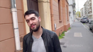 Frați hardcore francezi se masturbează fără șa: puli păroase, sex oral profund și ejaculări explozive