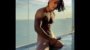 Saudade de uma piscina, e uma boquinha aqui mamando meu pau