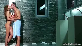 Sophie Lynx - Acrobatic Sex Under Shower