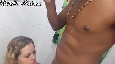 Preliminares com a lactante gostosa cheia de leite nas tetas - Melissa Alecxander