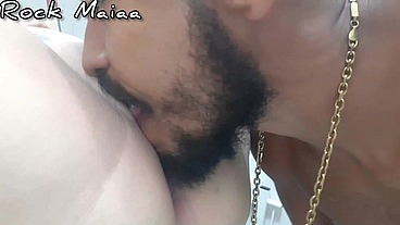 Preliminares com a lactante gostosa cheia de leite nas tetas - Melissa Alecxander