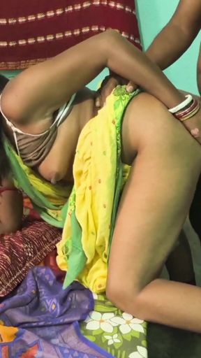 Sona bhabhi job ghore por akeli thi ,usne apne bhai ke sath milan kiya   Clip 1