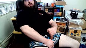 Bear’s morning wood destroyed by package delivery cumshot