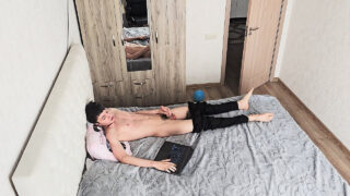 男たちが生フェラから生アナルピストンへ