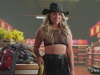 Cowgirl Remy Get Fucked By Security