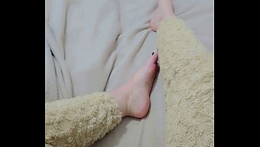 مدلول تحت رجلي شم كيلوط لالك و لحس رجيلاتي