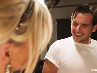 MILF cougar with sweaty feet!