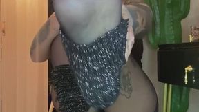 Ti faccio masturbare guardando i miei piedi velati.