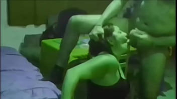 ADELANTO: Faby adicta a la pija y a la autoridad. Sumisa, obediente,no puede mas de puta, traga pija con desesperaci&oacute_n y entrega el orto como una trola!