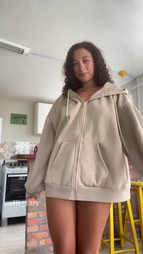 Unzipping the Hoody of Curvy Solo Model