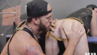 Parker Logan takes control and fucks the muscle bear bareback in HD