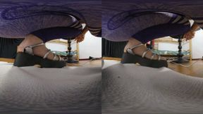 3DVR180 Female Giant YIDE Underneath the Footwear of the Tiny Ant1