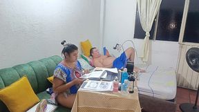 mi hermanastra estudia y yo con ganas de follar