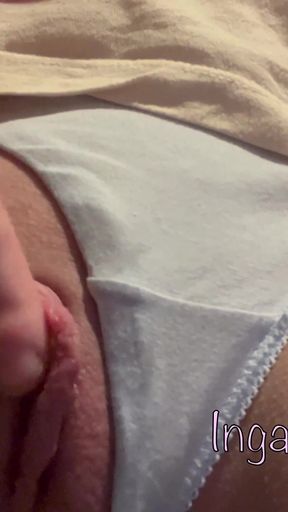 Rubbing the Clitoris to Orgasm with Squirting