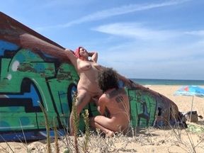 Ya sabeis que soy una morbosa, follada playera con la Pelirroja.