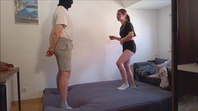 Ballbusting ist ihr Beintraining