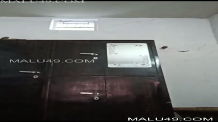 Indian hot bhabhi flaunts her boobs