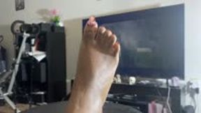 Big Toe Balcony: Giantess Movie Night with Teeenie 1080