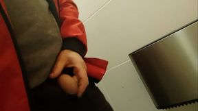 Писаю в туалете торговова центра