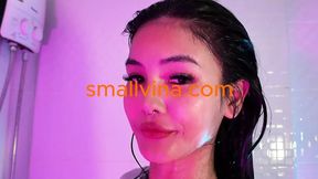 Cute Asian Teen Gets Her Wet Snatch on Cam